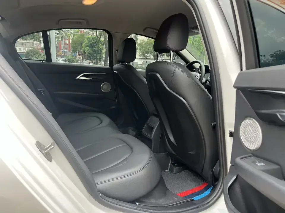 BMW 1 Series BMW 1 Series 2023 120i M Sport 2023 — thumbnail 3