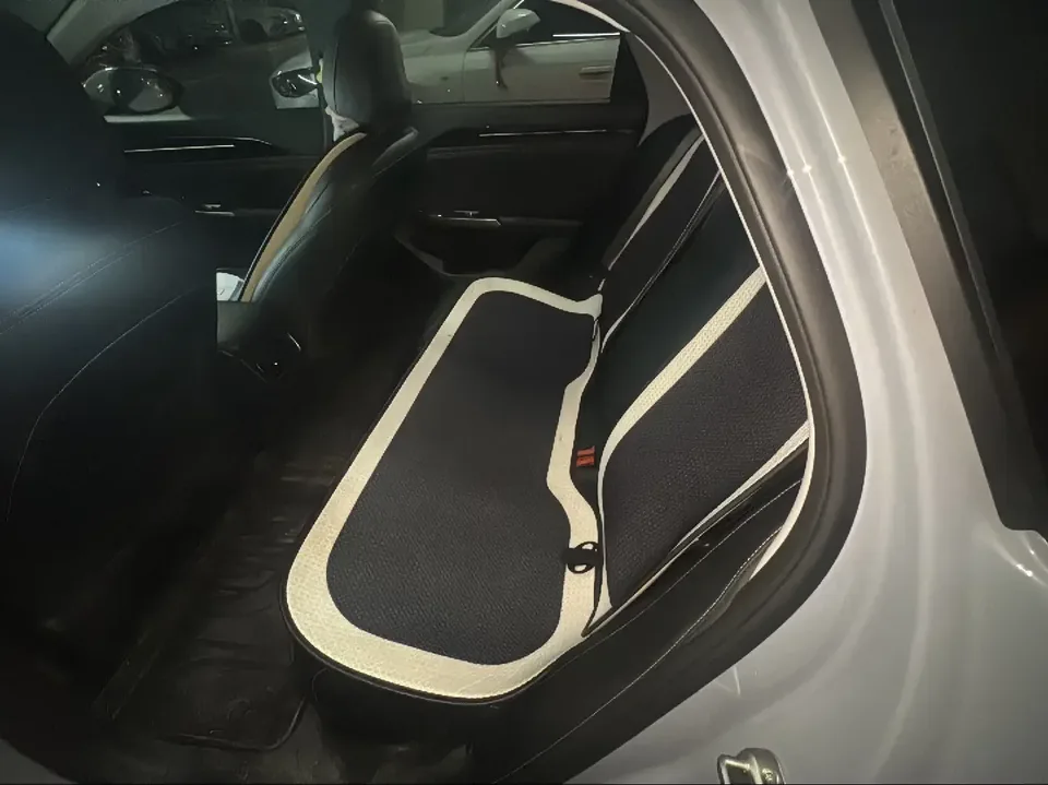 Geely Galaxy L6 Galaxy L6 2024 Longteng version 1.5T DHT 125km PLUS 2024 — thumbnail 3