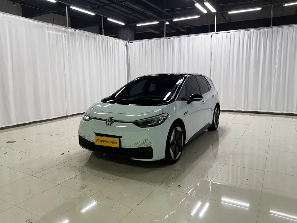 Volkswagen ID.3 Volkswagen ID.3 2023 Upgraded Pure Smart Edition 2023 — photo 1, buy with delivery to Moscow