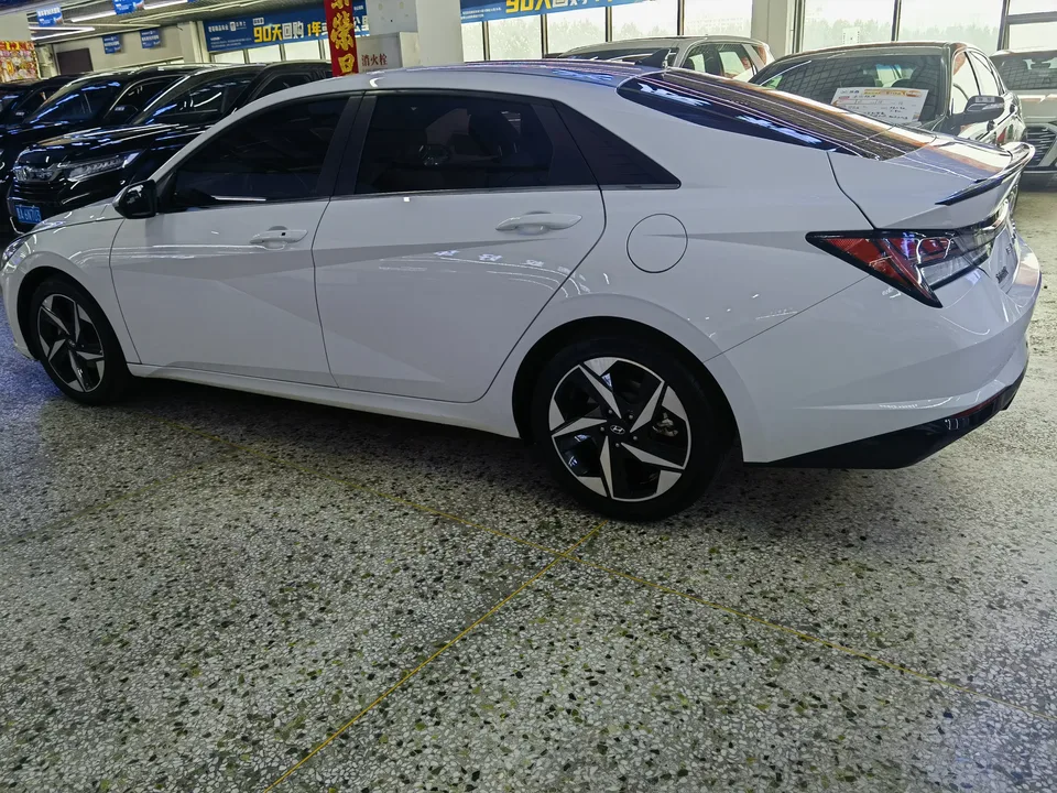 Hyundai Elantra Elantra 2022 240TGDi DCT LUX Premium Edition 2022 — thumbnail 4
