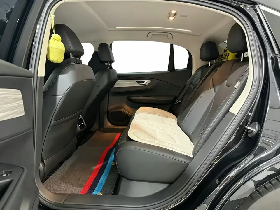 Hongqi E-QM5 Hongqi E-QM5 2024 560KM PLUS version 100kW 2025 — миниатюра 3