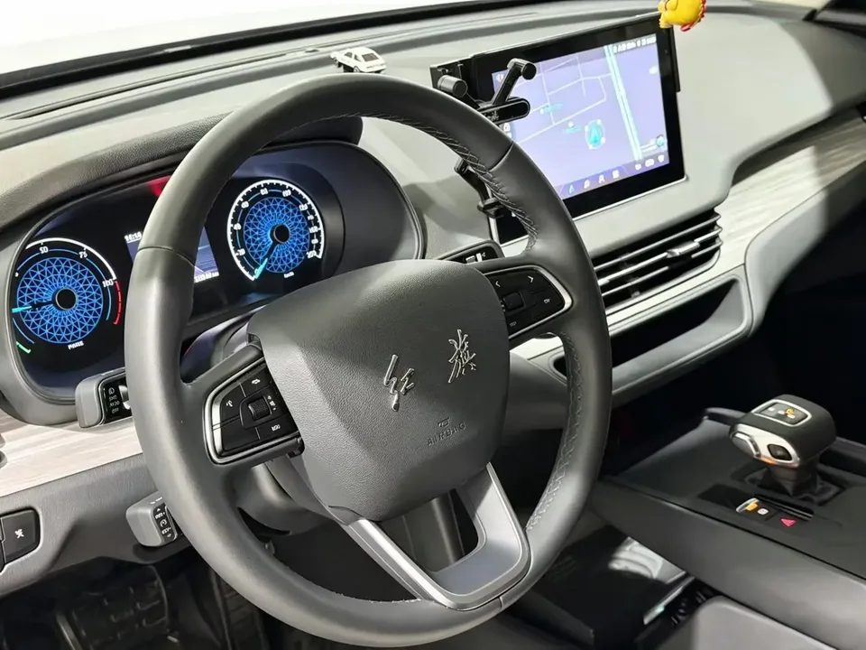 Hongqi E-QM5 Hongqi E-QM5 2024 560KM PLUS version 100kW 2025 — миниатюра 5