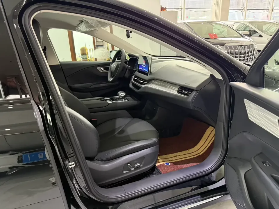 Hongqi E-QM5 Hongqi E-QM5 2024 610KM PLUS version 100kW 2024 — thumbnail 5