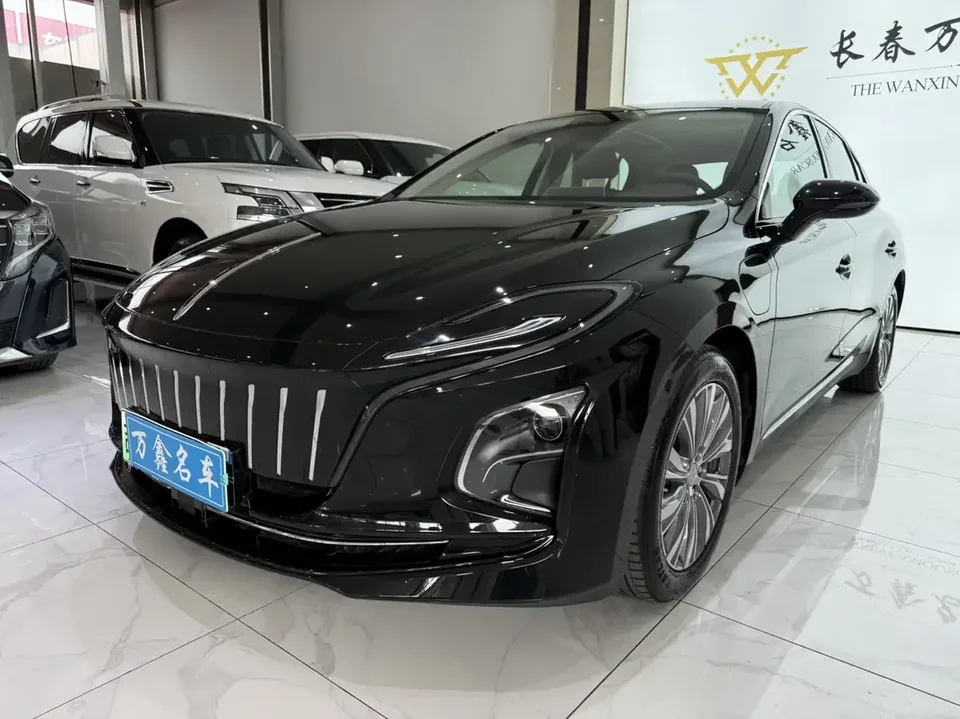 Hongqi E-QM5 Hongqi E-QM5 2024 610KM PLUS version 100kW 2024 — photo 1, buy with delivery to Moscow