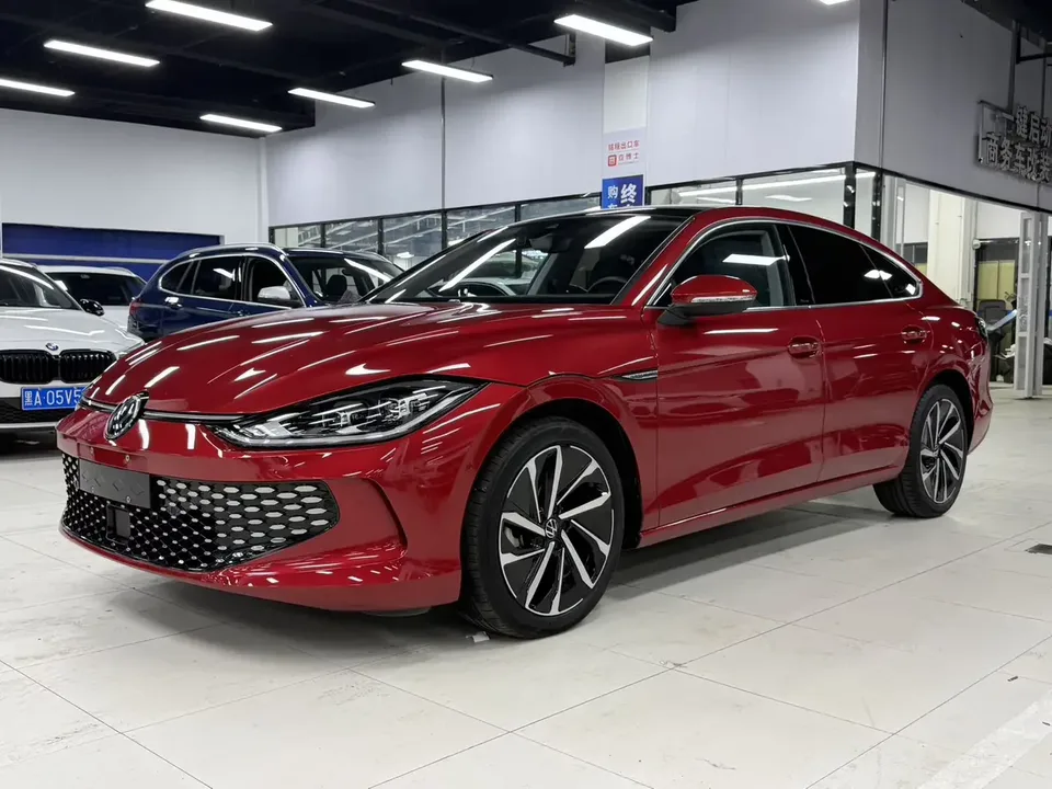 Volkswagen Lamando Lingdu 2022 Lingdu L 280TSI DSG Super Hot Flagship Edition 2023 — photo 1, buy with delivery to Moscow
