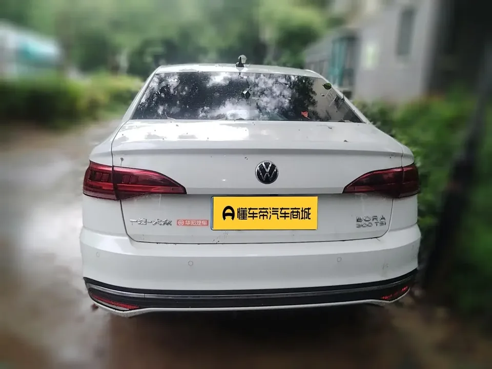 Volkswagen Bora Bora 2023 300TSI DSG Premium Edition 2024 — thumbnail 2