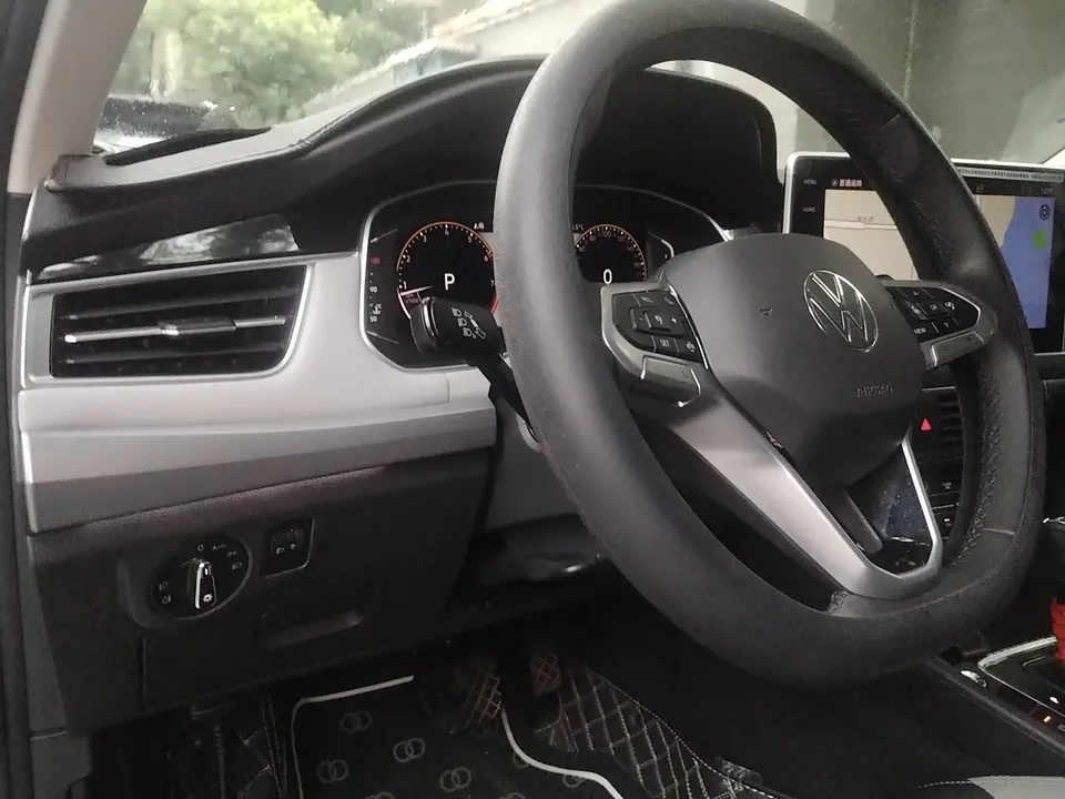 Volkswagen Bora Bora 2023 300TSI DSG Premium Edition 2024 — thumbnail 4