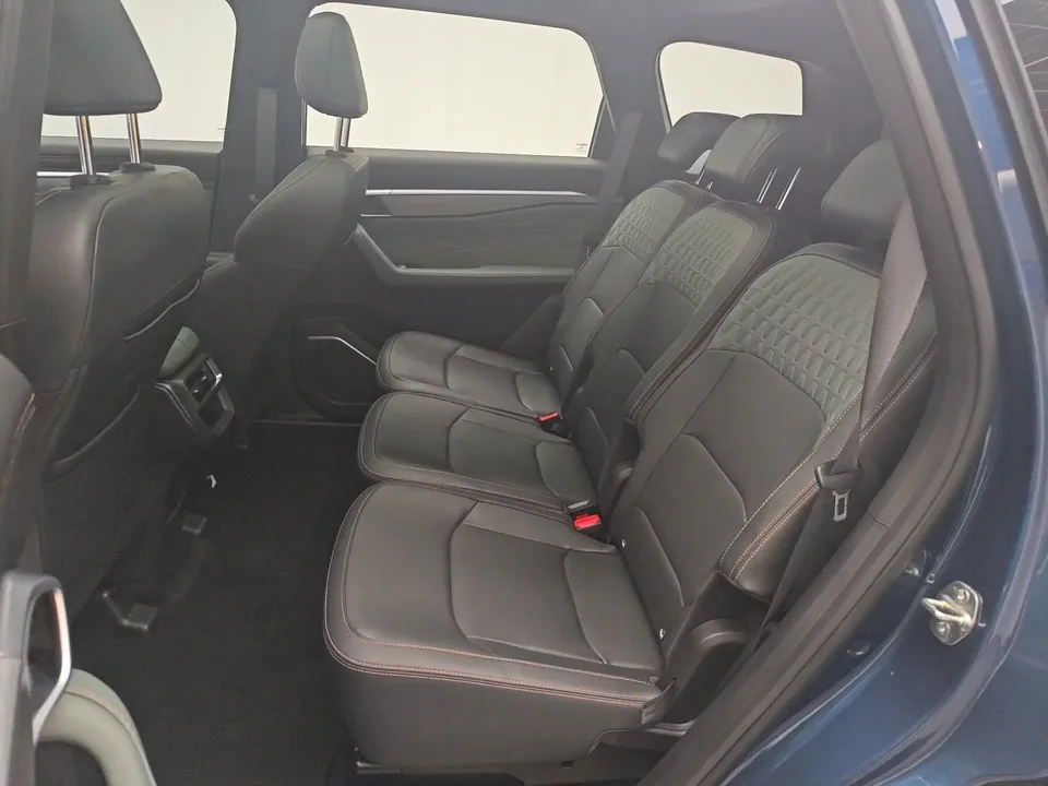 Geely Okavango Haoyue L 2024 2.0TD DCT Premium 2025 — thumbnail 3