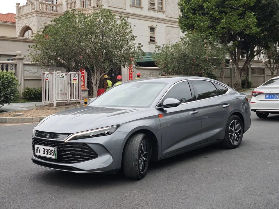 BYD Qin L DM Qin L DM 2024 DM-i 120KM Beyond 2024 — photo 1, buy with delivery to Moscow