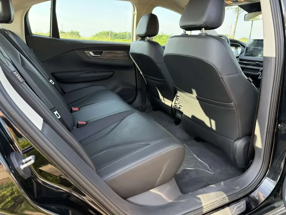 Hongqi E-QM5 Hongqi E-QM5 2022 Charging 431km LeXiang Edition 5-seater 2023 — thumbnail 3