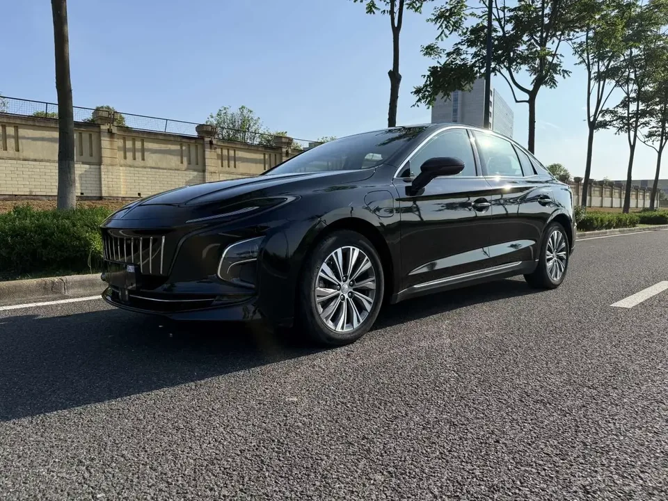 Hongqi E-QM5 Hongqi E-QM5 2022 Charging 431km LeXiang Edition 5-seater 2023 — photo 1, buy with delivery to Moscow