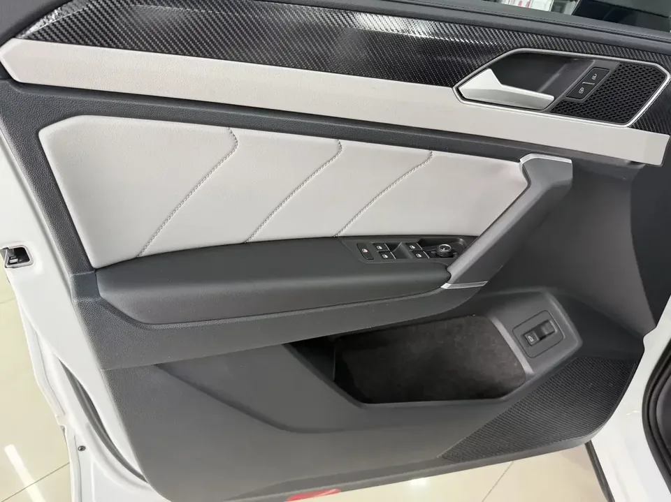 Volkswagen Tayron Tanyue 2023 280TSI 2WD Luxury Plus Advanced Edition 2023 — thumbnail 3