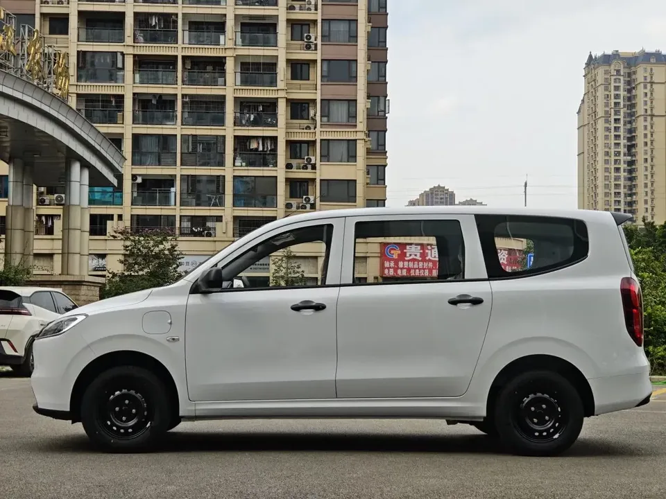 Wuling Hongguang pure electric version Wuling Hongguang pure electric version 2024 300KM Practical 2026 — миниатюра 4