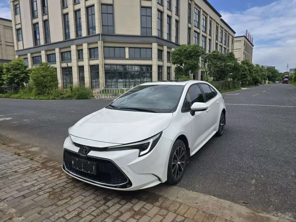 Toyota Levin Lei Ling 2022 185T CVT Deluxe Edition 2023 — photo 1, buy with delivery to Moscow