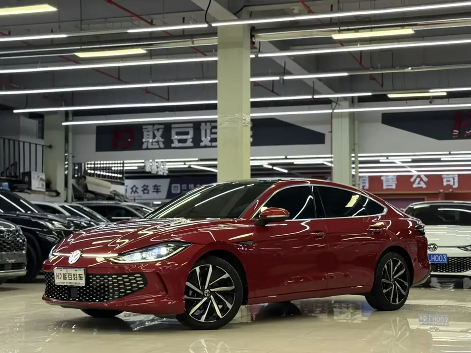 Volkswagen Lamando Lingdu 2022 Lingdu L 280TSI DSG Super Hot Flagship Edition 2022 — photo 1, buy with delivery to Moscow