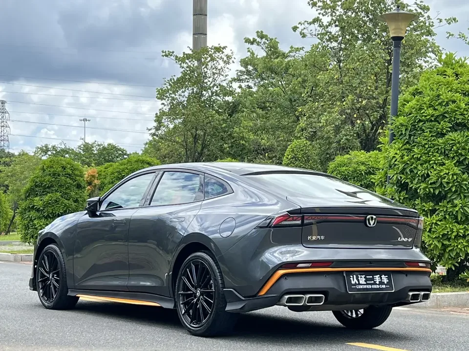 Changan UNI-V Changan UNI-V 2025 1.5T 500Bar High Energy Sports Edition 2025 — миниатюра 2