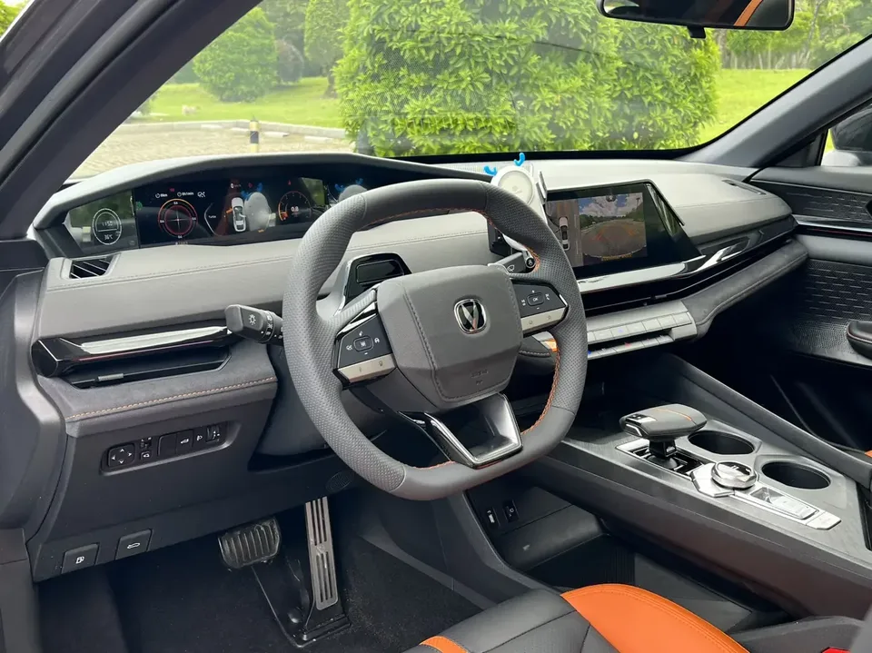 Changan UNI-V Changan UNI-V 2025 1.5T 500Bar High Energy Sports Edition 2025 — миниатюра 3