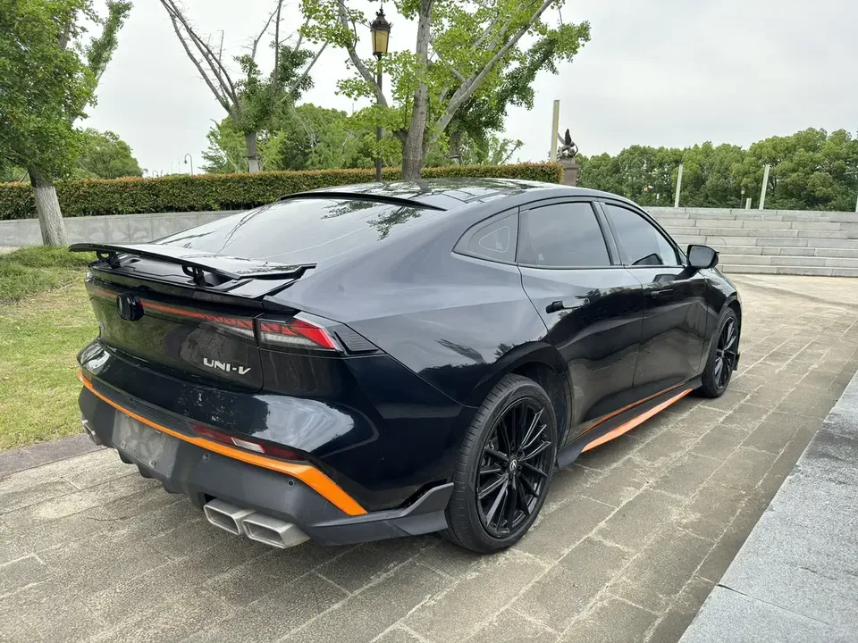 Changan UNI-V Changan UNI-V 2024 1.5T Premium Sports 2024 — миниатюра 2