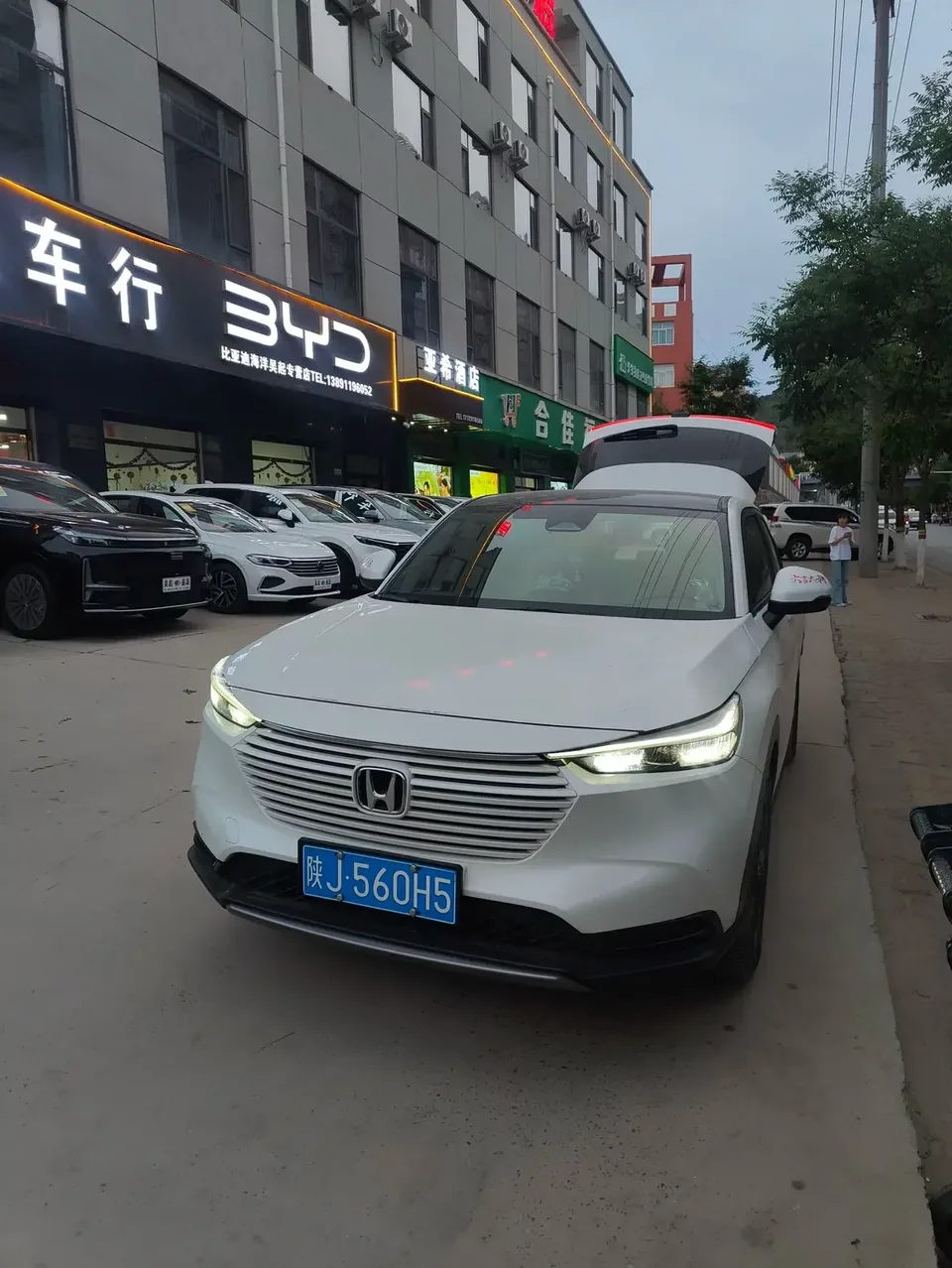 Honda VEZEL Binzhi 2023 1.5L CVT Pioneer Edition 2023 — photo 1, buy with delivery to Moscow