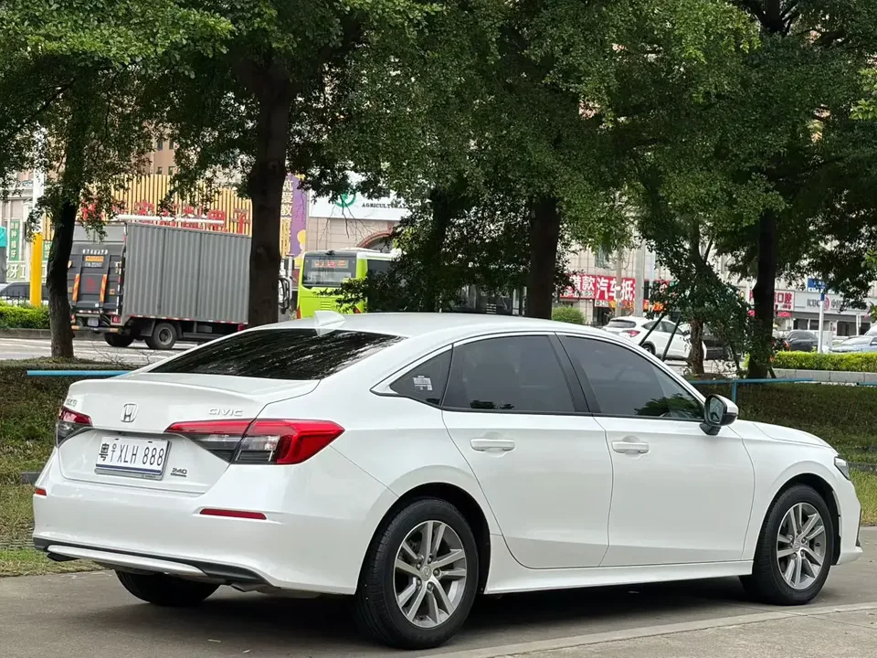 Honda CIVIC Civic 2022 240TURBO CVT Dynamic C-position Special Edition 2023 — миниатюра 2