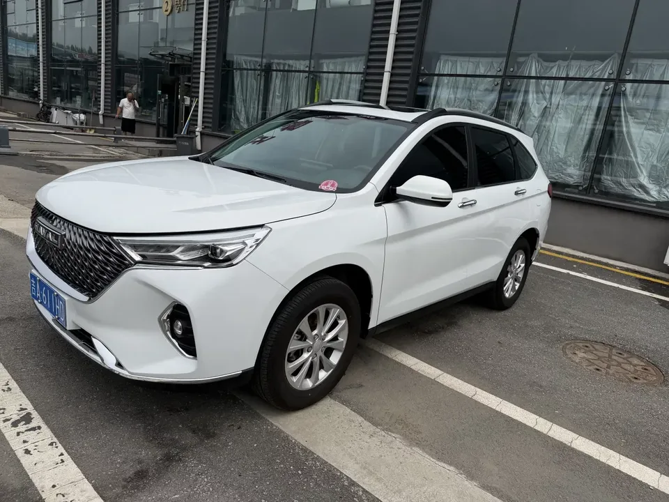 Haval M6 Haval M6 2023 PLUS 1.5T DCT Luxury Intelligent Connection 2024 — photo 1, buy with delivery to Moscow