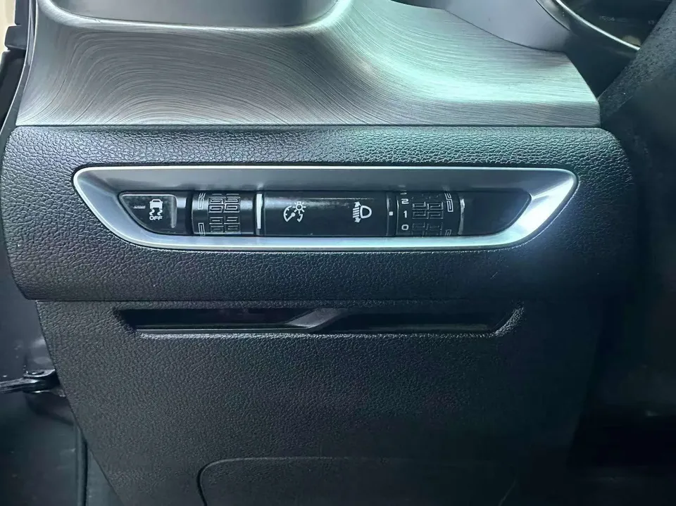 Geely Coolray SX11 Binyue 2021 240T DCT Platinum Edition 2023 — thumbnail 3