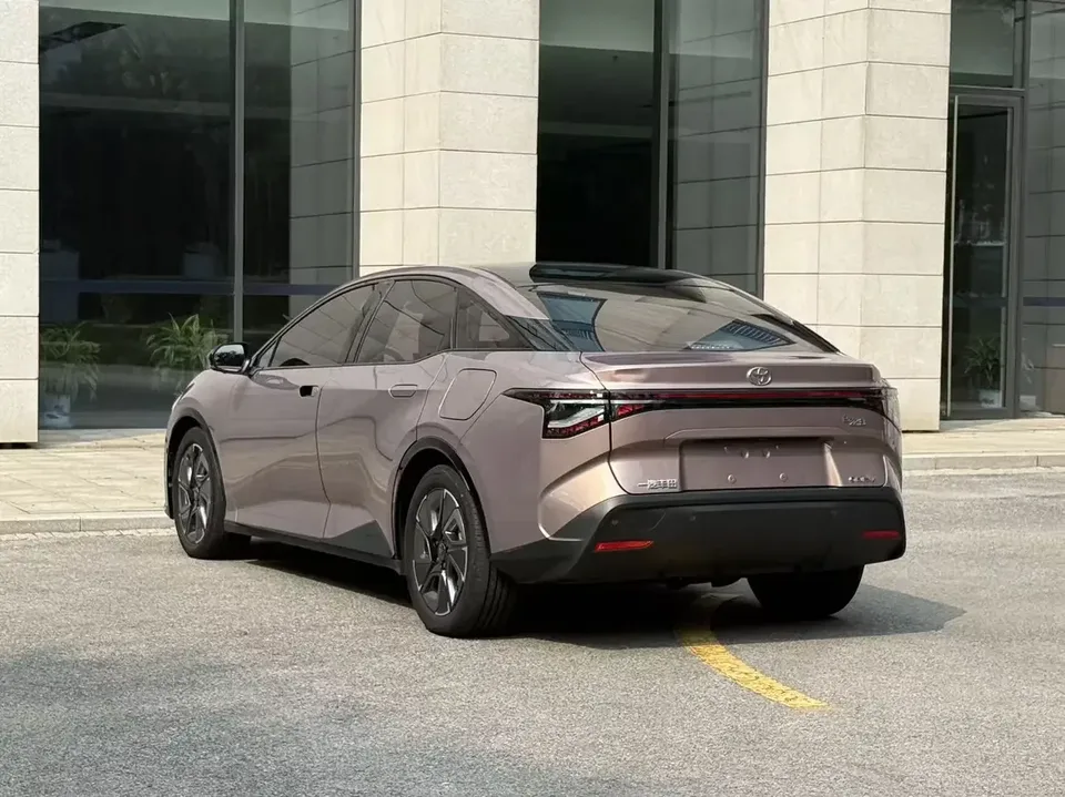Toyota bZ3 Toyota bZ3 2023 Long battery life Premium 2023 — thumbnail 2