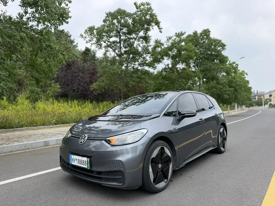Volkswagen ID.3 Volkswagen ID.3 2023 Pure Smart Edition 2023 — photo 1, buy with delivery to Moscow