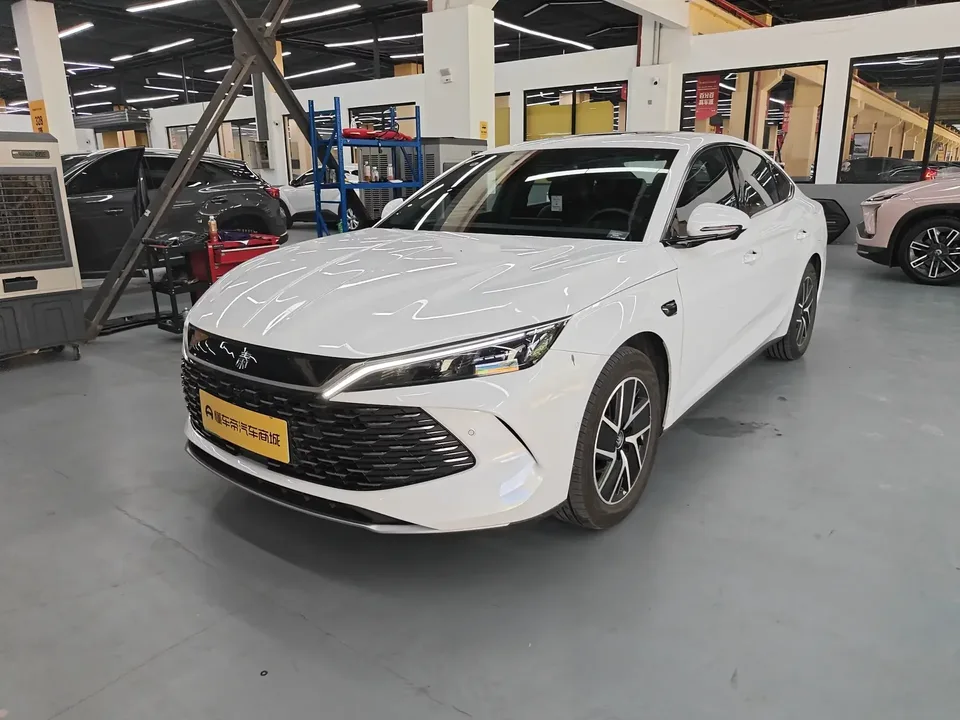 BYD Qin L DM Qin L DM 2025 Intelligent Driving Edition DM-i 120KM Leading Edition 2025 — photo 1, buy with delivery to Moscow