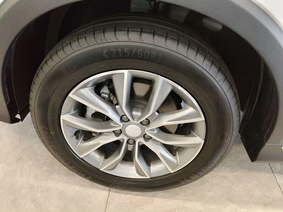 Roewe RX5 Roewe RX5 2025 PLUS 330TGI Automatic Trendsetting Smart Edition 2025 — thumbnail 4