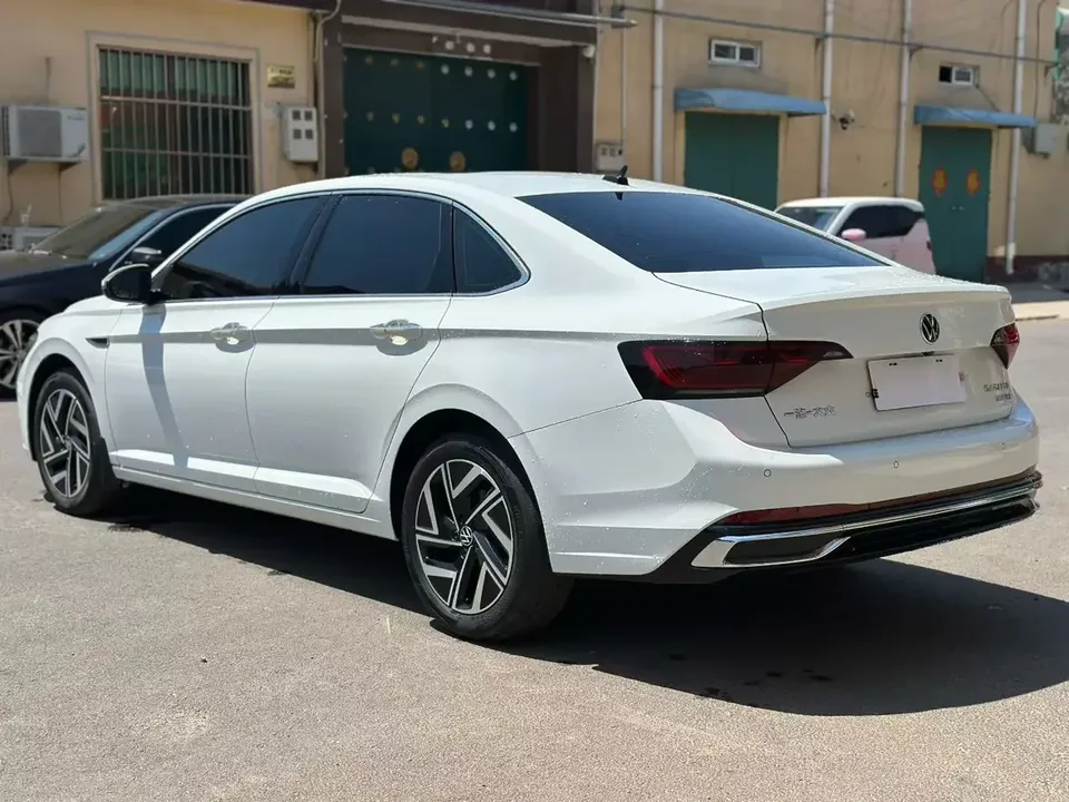 Volkswagen Sagitar Sagitar 2023 300TSI DSG Beyond Edition 2024 — thumbnail 4