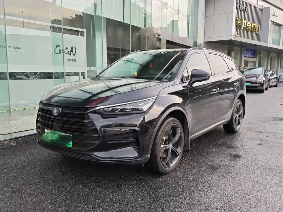 BYD Tang DM Tang DM 2021 DM-i 1.5T 112KM Premium 2022 — photo 1, buy with delivery to Moscow