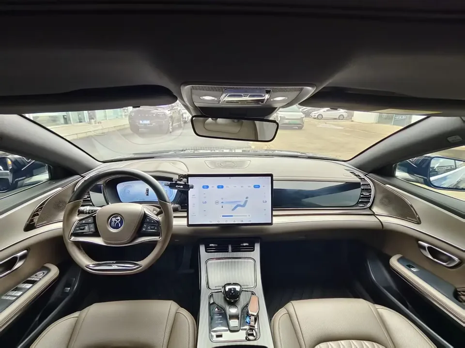 BYD Han DM Chinese DM 2022 DM-i 121KM Premium 2022 — thumbnail 3