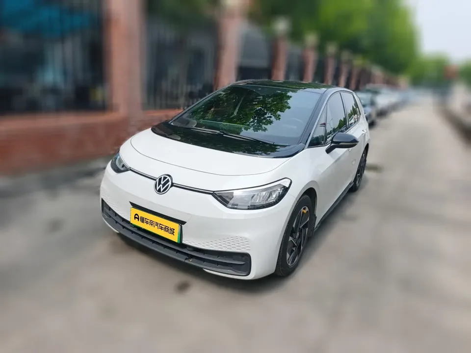 Volkswagen ID.3 Volkswagen ID.3 2024 Outstanding Edition 2024 — photo 1, buy with delivery to Moscow