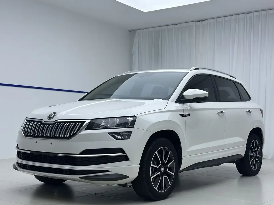 Skoda Karoq Korok 2022 TSI280 Premium Edition 2022 — photo 1, buy with delivery to Moscow