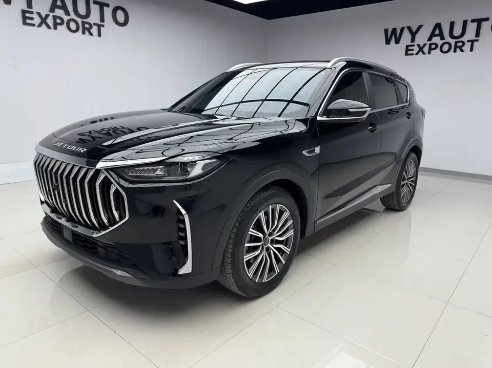 Jetour Jietu X70 PLUS Jietu X70 PLUS 2023 1.5T DCT Brave PLUS 7-seater 2023 — photo 1, buy with delivery to Moscow