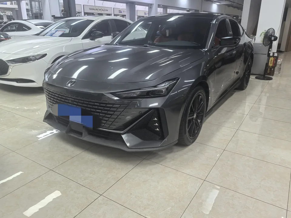 Changan UNI-V Changan UNI-V 2022 1.5T Smart Pilot 2022 — photo 1, buy with delivery to Moscow