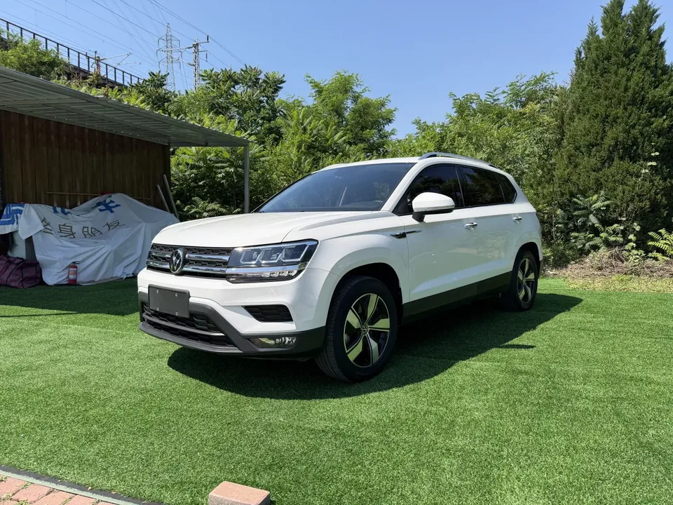 Volkswagen Tharu tuyue 2022 280TSI 2WD Comfort Edition 2022 — photo 1, buy with delivery to Moscow