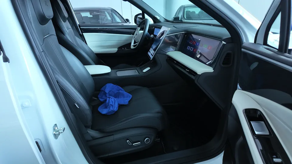 Geely Galaxy L7 Galaxy L7 2024 1.5T DHT 115km PLUS Longteng Edition 2024 — миниатюра 3