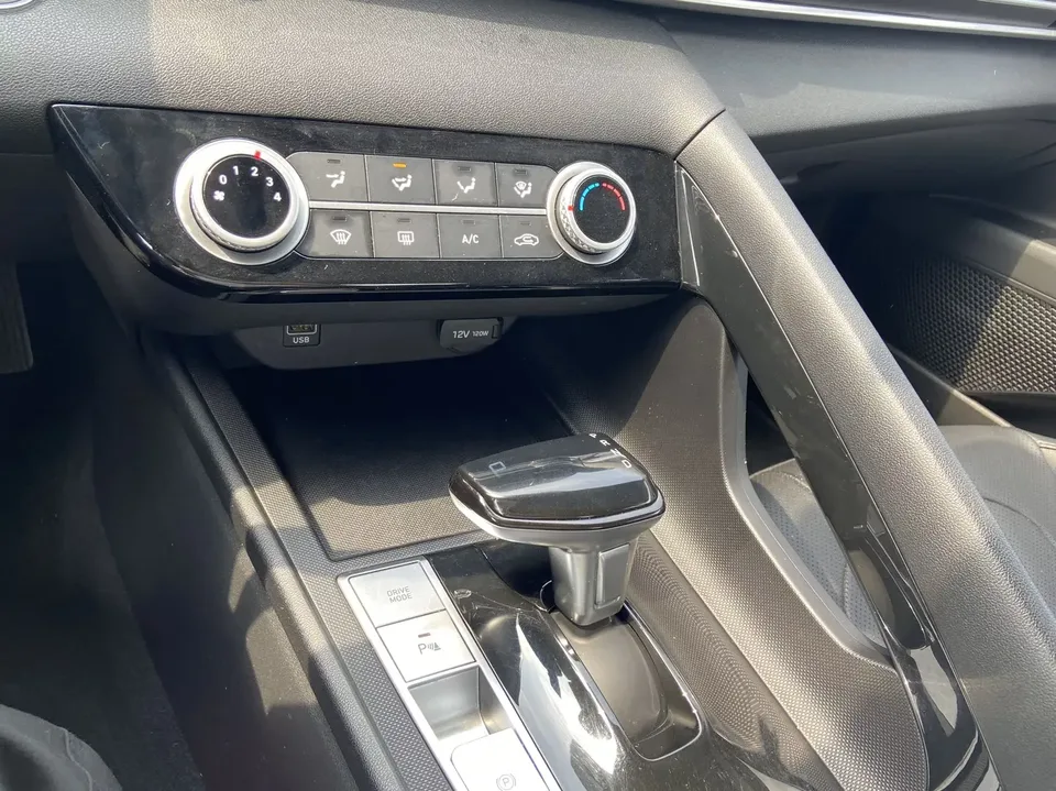Hyundai Elantra Elantra 2022 1.5L CVT GLX Elite Edition 2022 — миниатюра 4