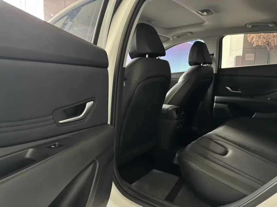 Hyundai Elantra Elantra 2022 1.5L CVT LUX Premium Edition 2023 — thumbnail 4