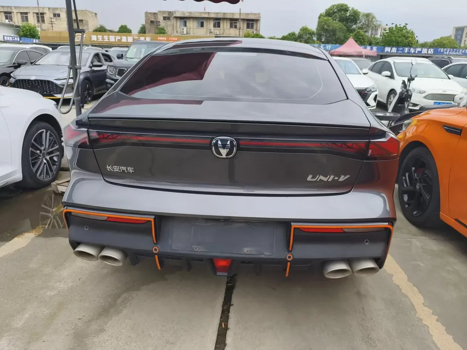 Changan UNI-V Changan UNI-V 2023 1.5T Premium 2024 — миниатюра 2