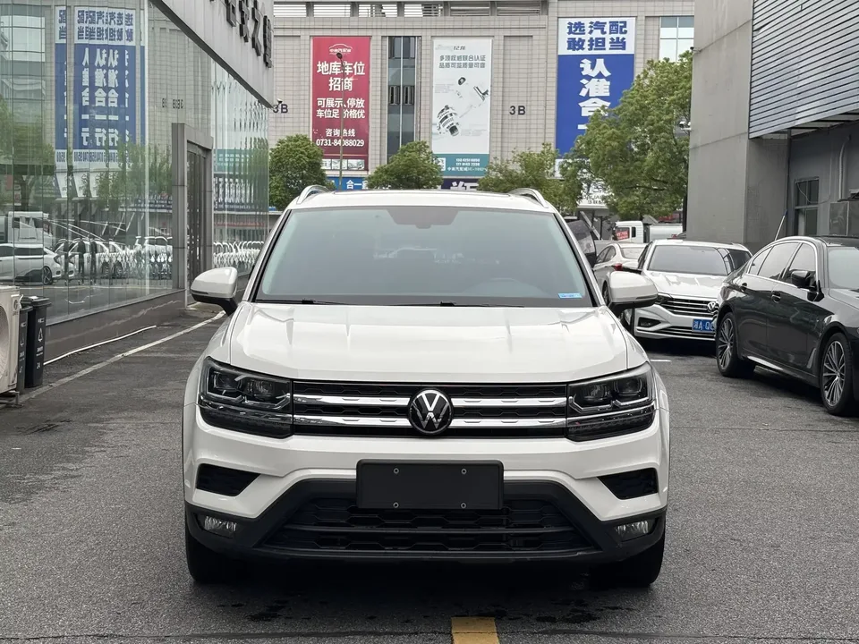 Volkswagen Tharu tuyue 2022 280TSI 2WD Deluxe Edition 2022 — photo 1, buy with delivery to Moscow