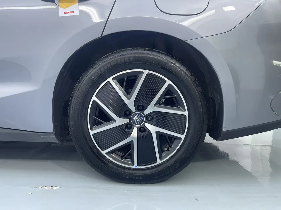 BYD Qin L DM Qin L DM 2025 Intelligent Driving Edition DM-i 120KM Leading Edition 2025 — thumbnail 3
