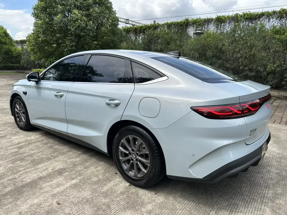 BYD Qin L DM Qin L DM 2025 Intelligent Driving Edition DM-i 80KM Leading Edition 2025 — миниатюра 2