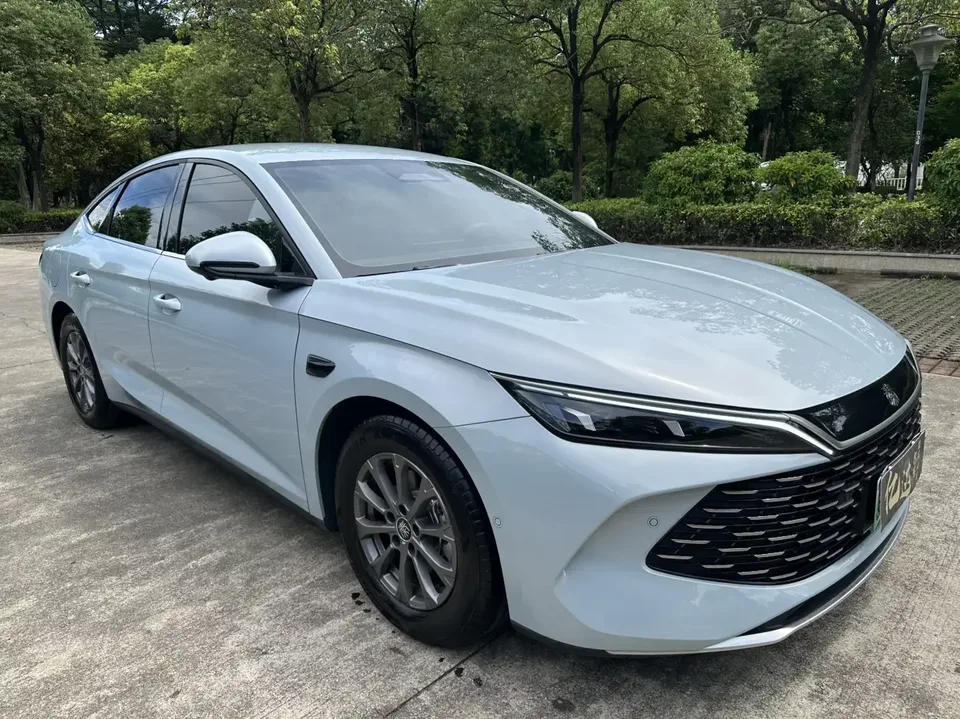 BYD Qin L DM Qin L DM 2025 Intelligent Driving Edition DM-i 80KM Leading Edition 2025 — миниатюра 3