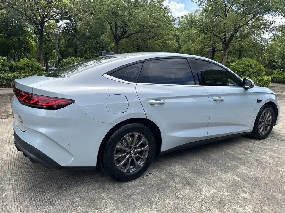 BYD Qin L DM Qin L DM 2025 Intelligent Driving Edition DM-i 80KM Leading Edition 2025 — миниатюра 4