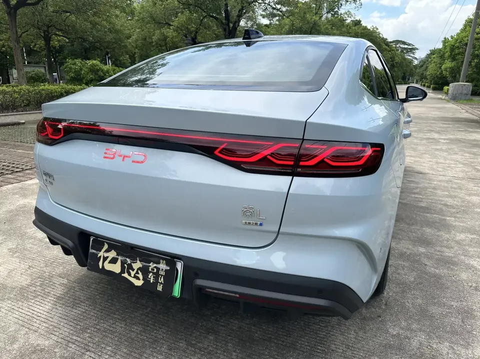 BYD Qin L DM Qin L DM 2025 Intelligent Driving Edition DM-i 80KM Leading Edition 2025 — миниатюра 5