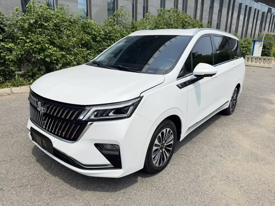 Wuling Jiachen Wuling Jiachen 2022 1.5T CVT Premium Flagship Model 2022 — photo 1, buy with delivery to Moscow