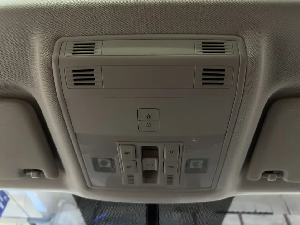 Volkswagen Tharu tuyue 2022 280TSI 2WD Deluxe Edition 2023 — thumbnail 3